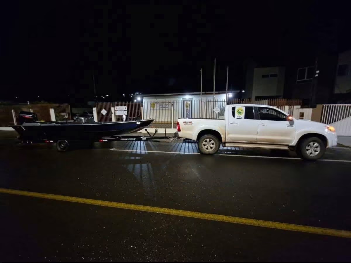 Perseguição termina com cerco e prisão: Assaltantes são capturados com caminhonete e barco roubados em plena fuga no município de Candói   